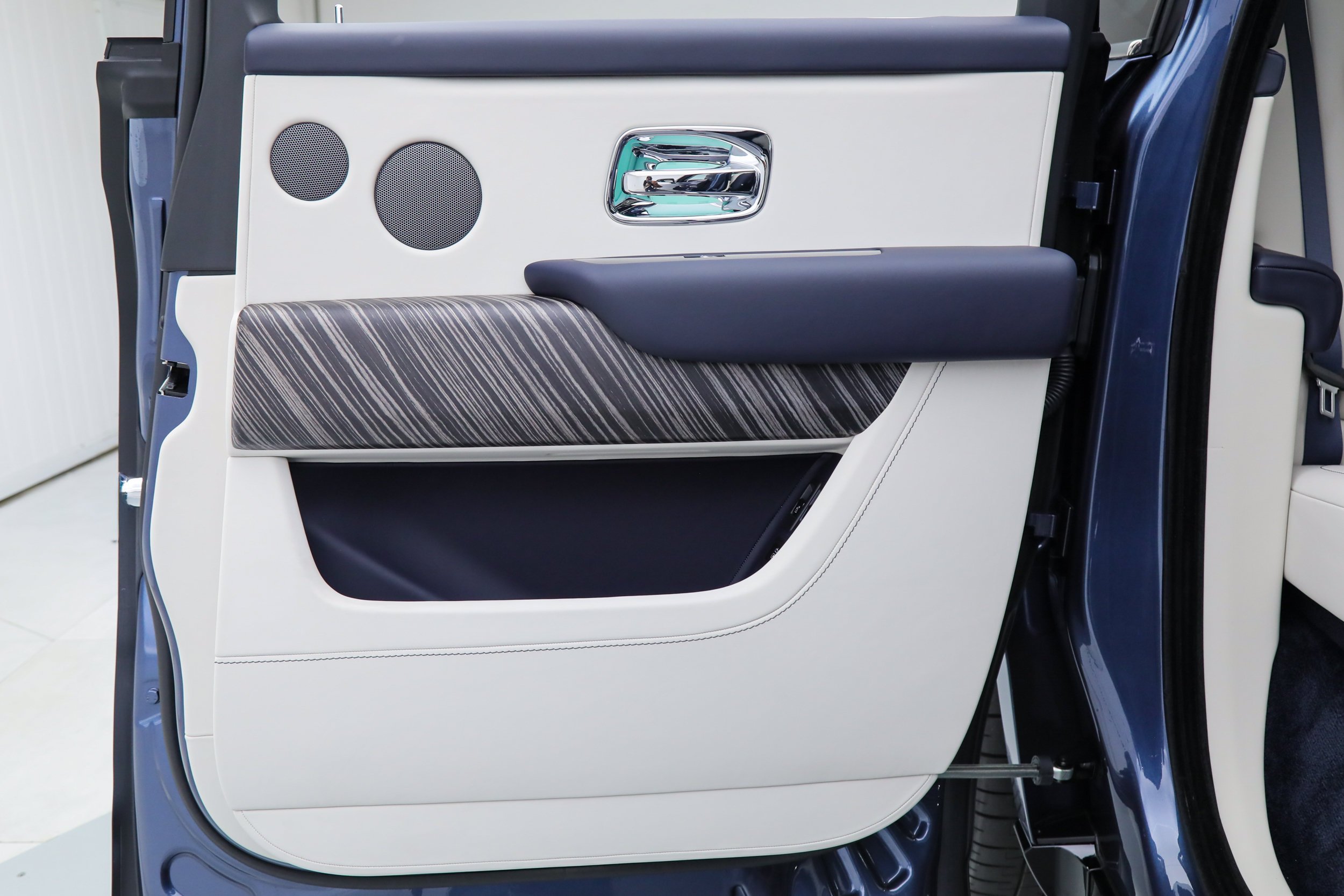 Used 2026 Blue Rolls-Royce  image 21