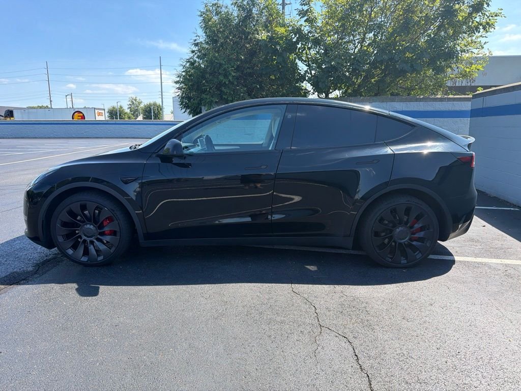 Used 2023  Tesla Performance image 2