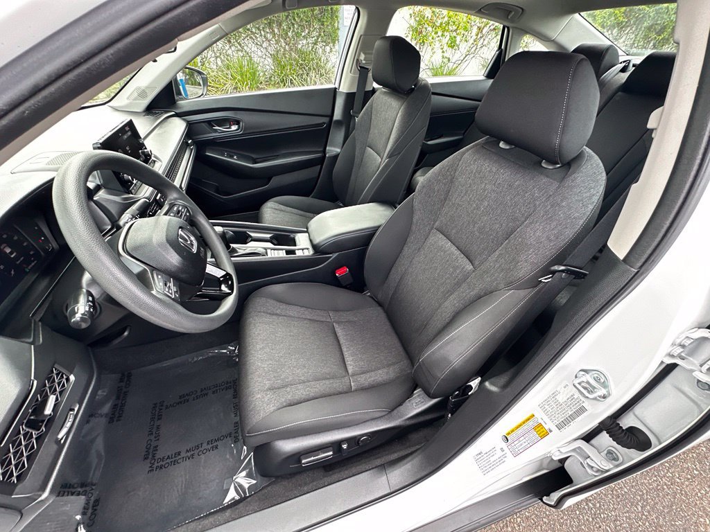 Used 2025 Platinum White Pearl Honda SE image 22