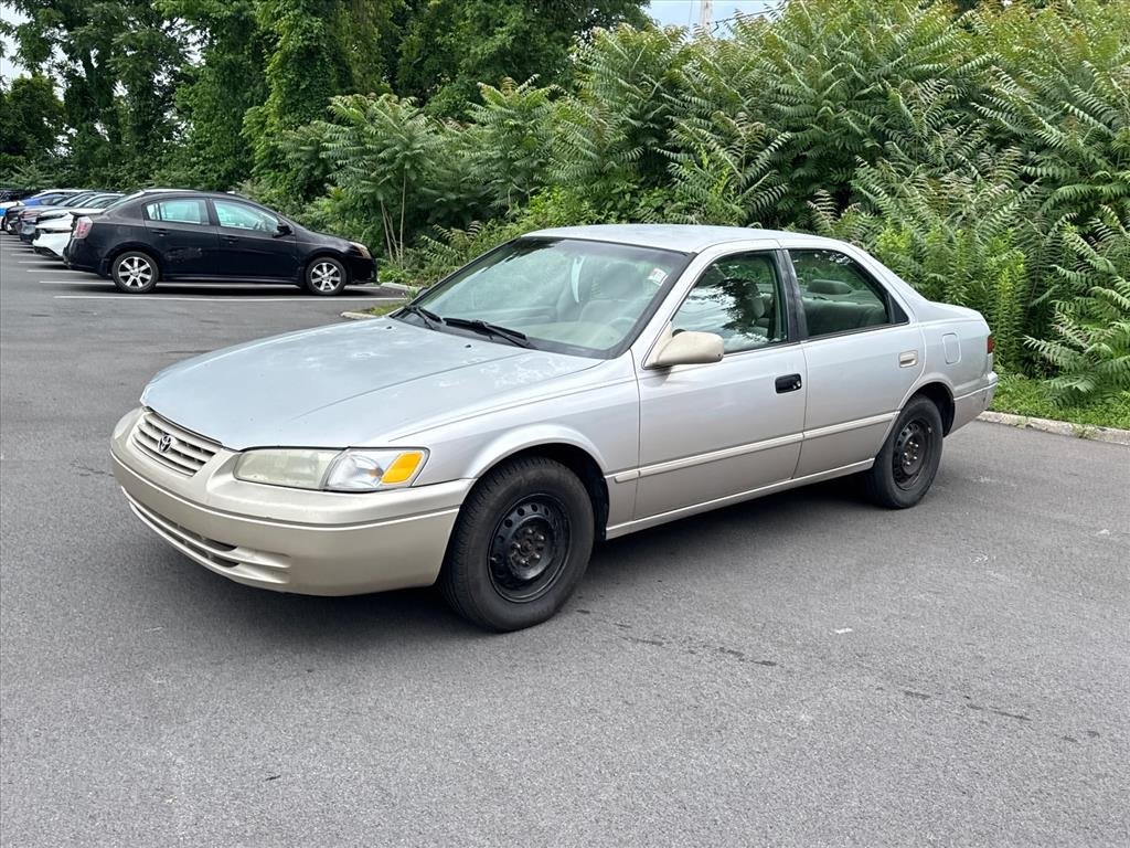 1998 Toyota Camry LE's photo
