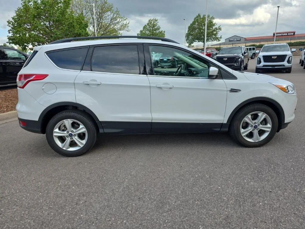 Used 2015 Oxford White Ford SE image 7