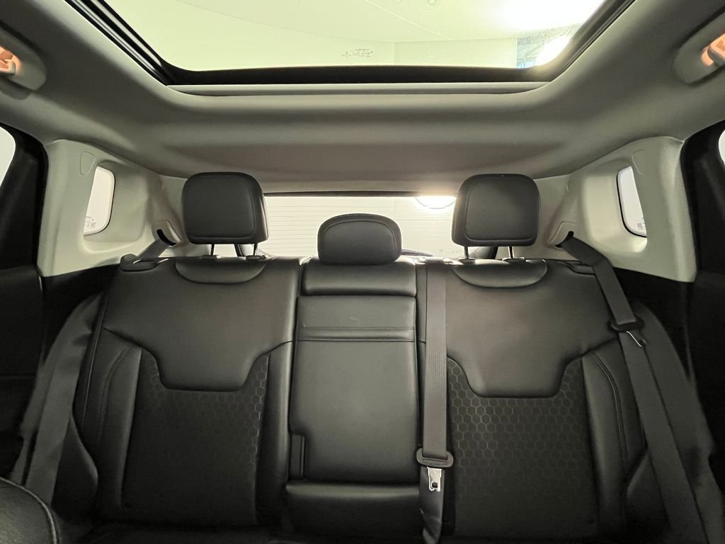 Used 2019 Black Jeep Latitude image 17