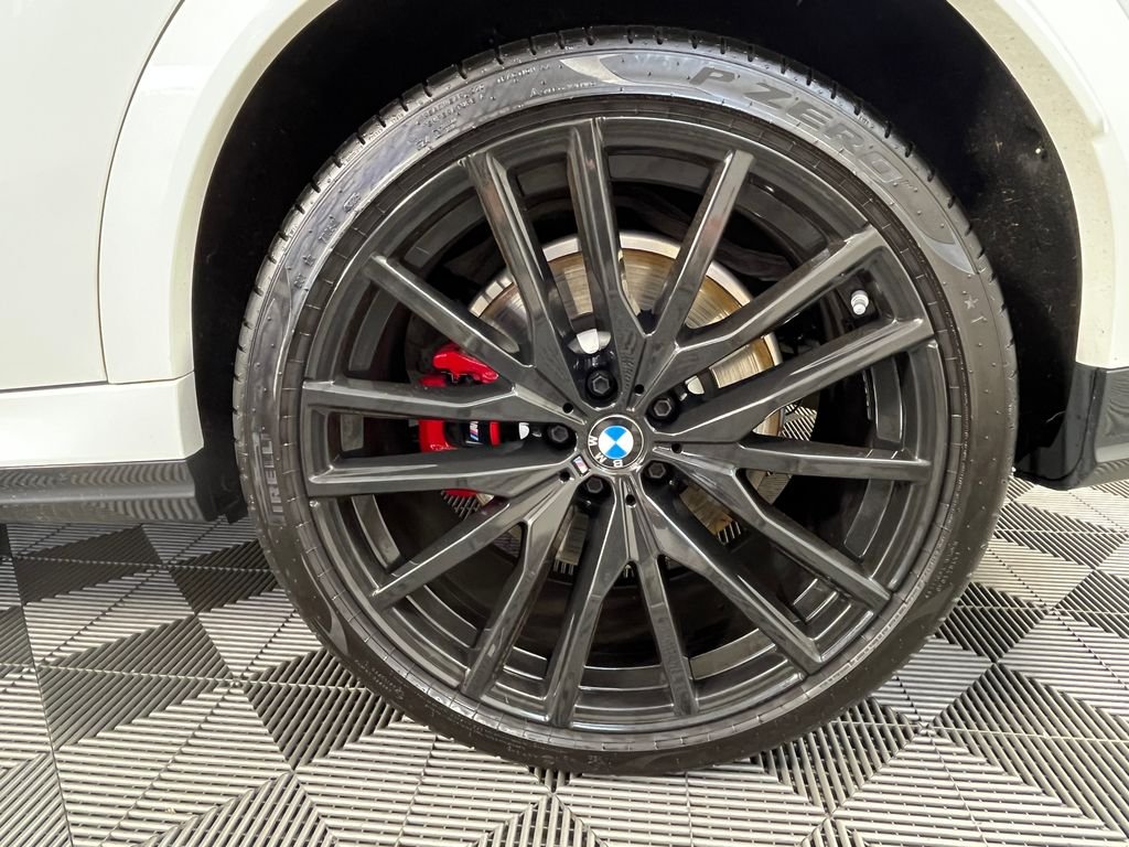 Used 2024 White BMW M60i image 14
