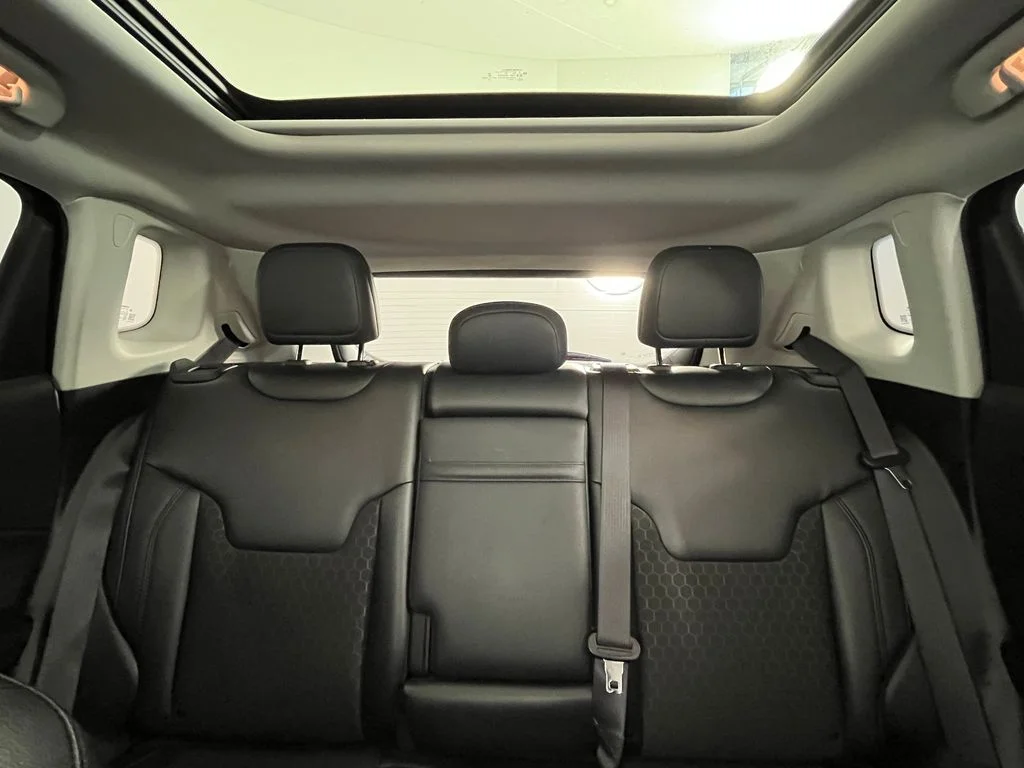 Used 2019 Black Jeep Latitude image 17