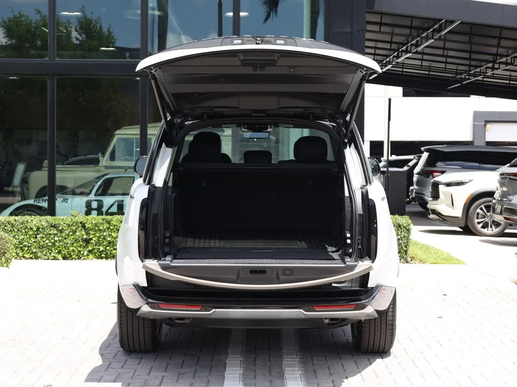 2025 Land Rover Range Rover SE - Photo 8