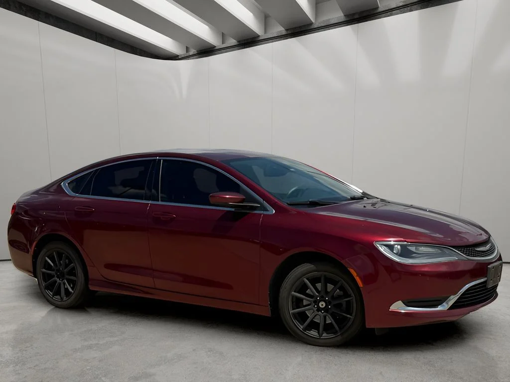 Used 2015 Velvet Red Pearlcoat Chrysler Limited image 8
