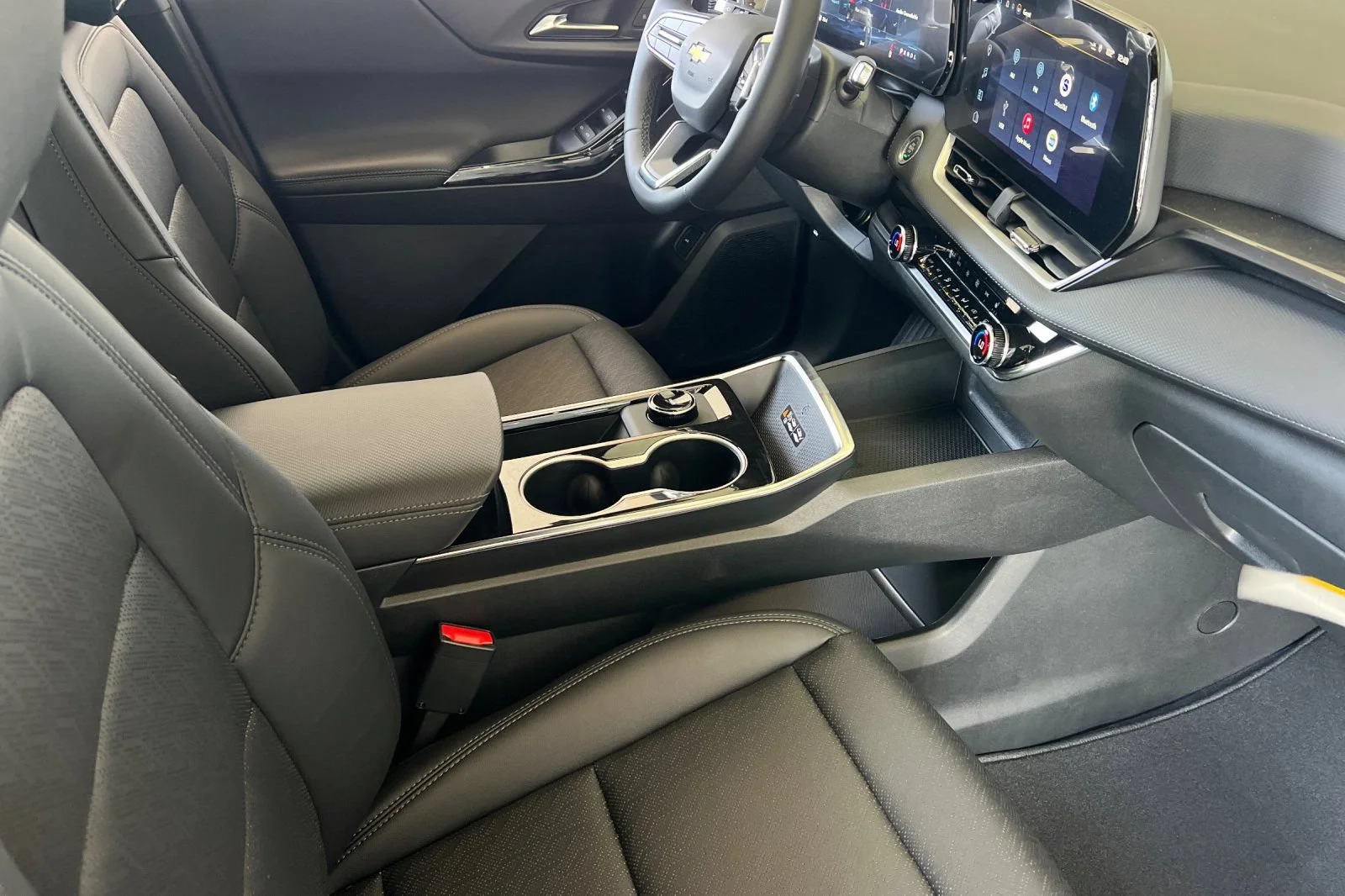 New 2027 Summit White Chevrolet LT image 16