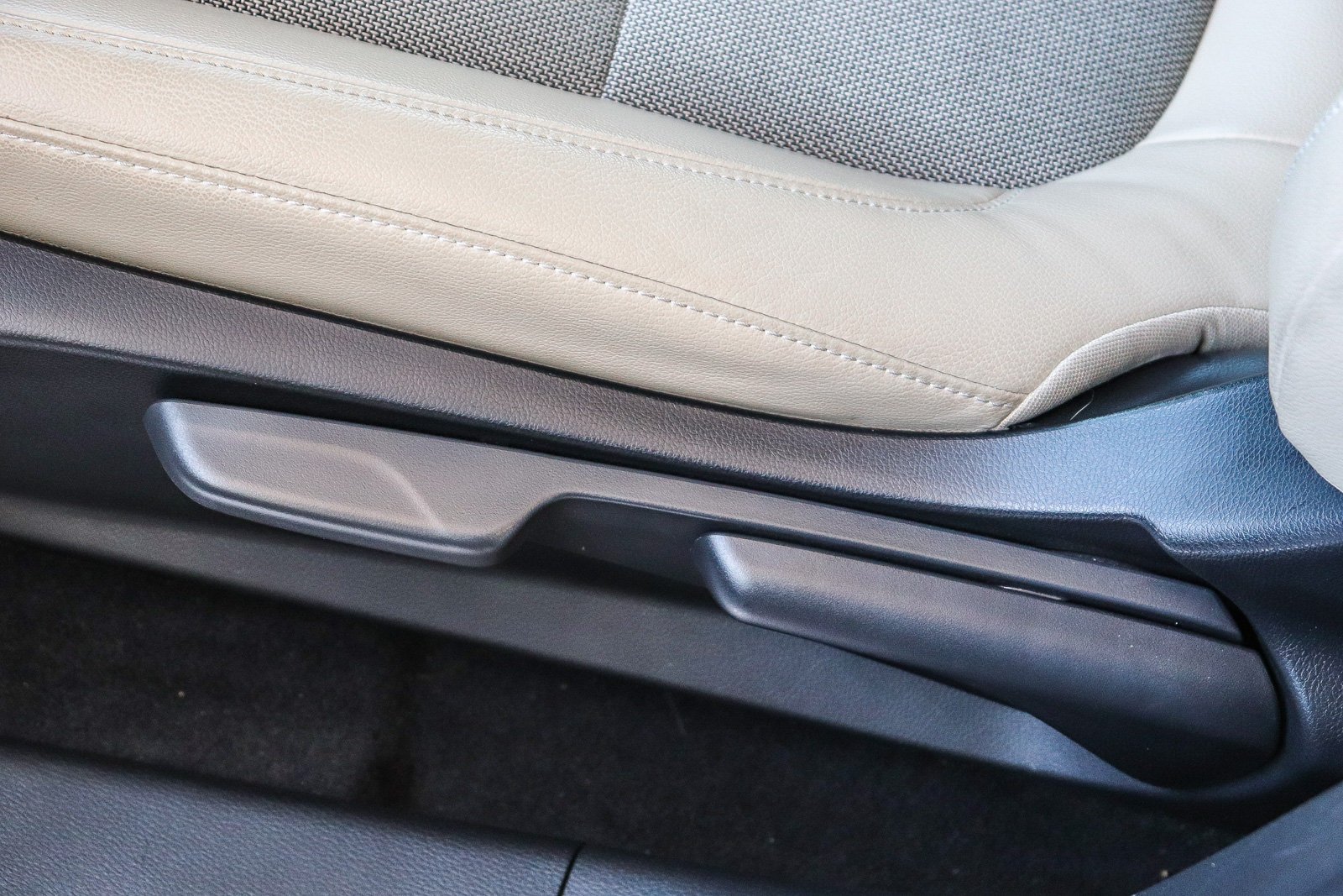 Used 2019 Platinum White Honda Base image 25