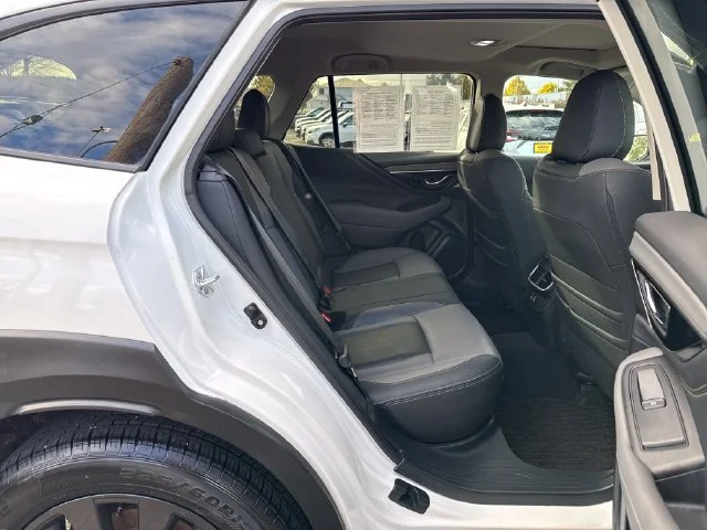 Used 2025 Crystal White Pearl Subaru Onyx Edition image 10