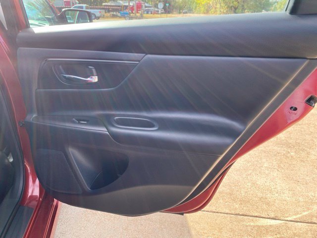 Used 2017 Red Nissan 2.5 S image 15