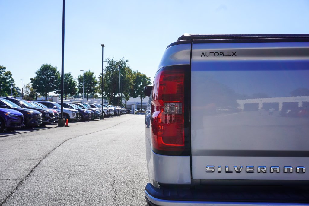 Used 2016 Silver Chevrolet Custom image 32