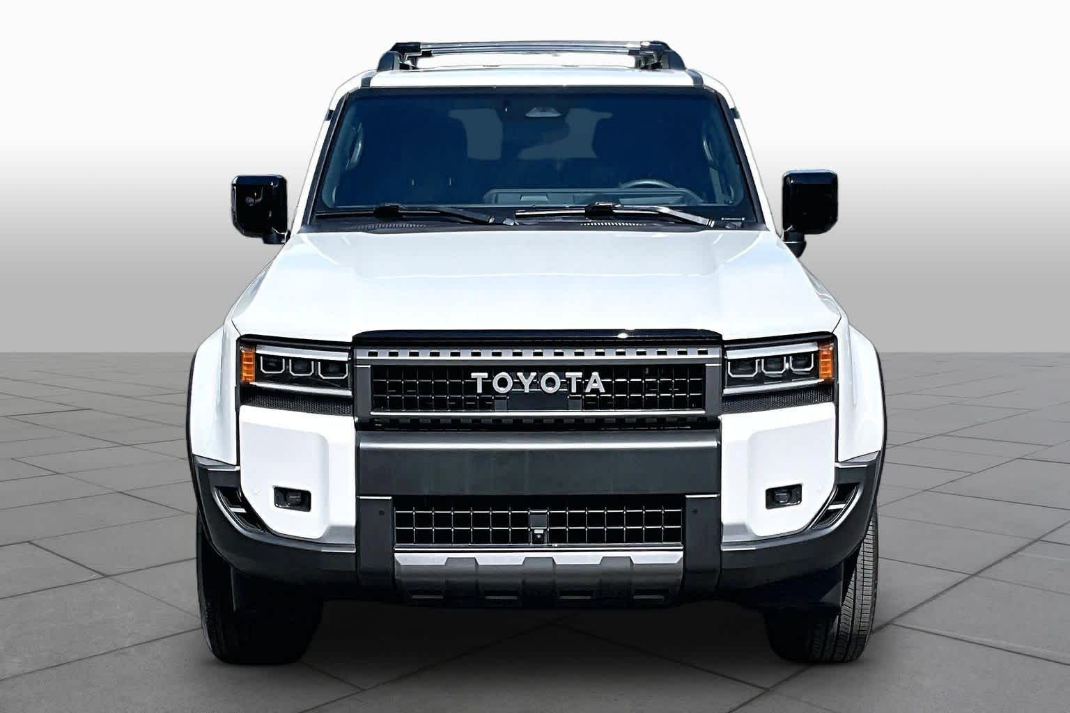 Used 2025 Wind Chill Pearl Toyota  image 4