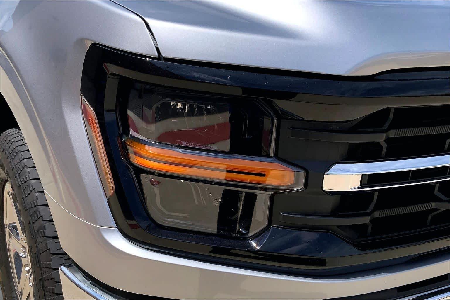 Used 2025 Iconic Silver Ford XLT image 27