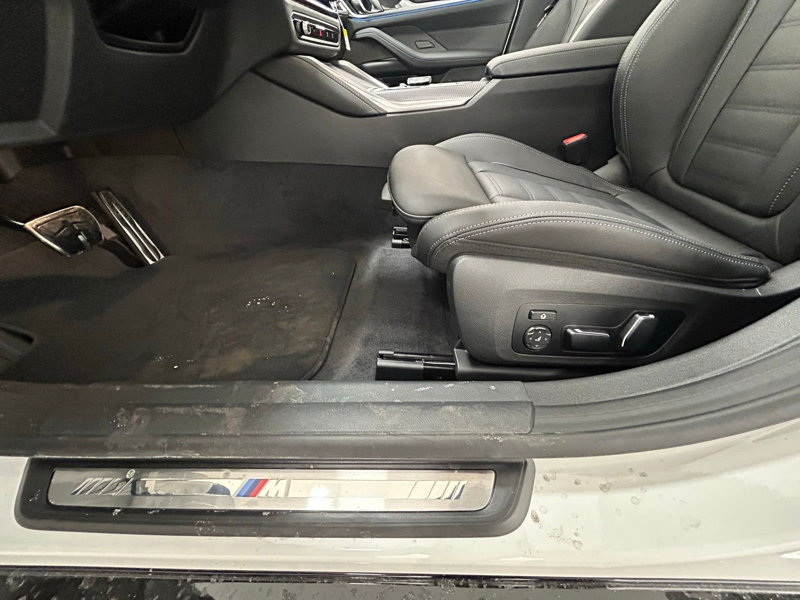 New 2026 Alpine White BMW xDrive40 image 32