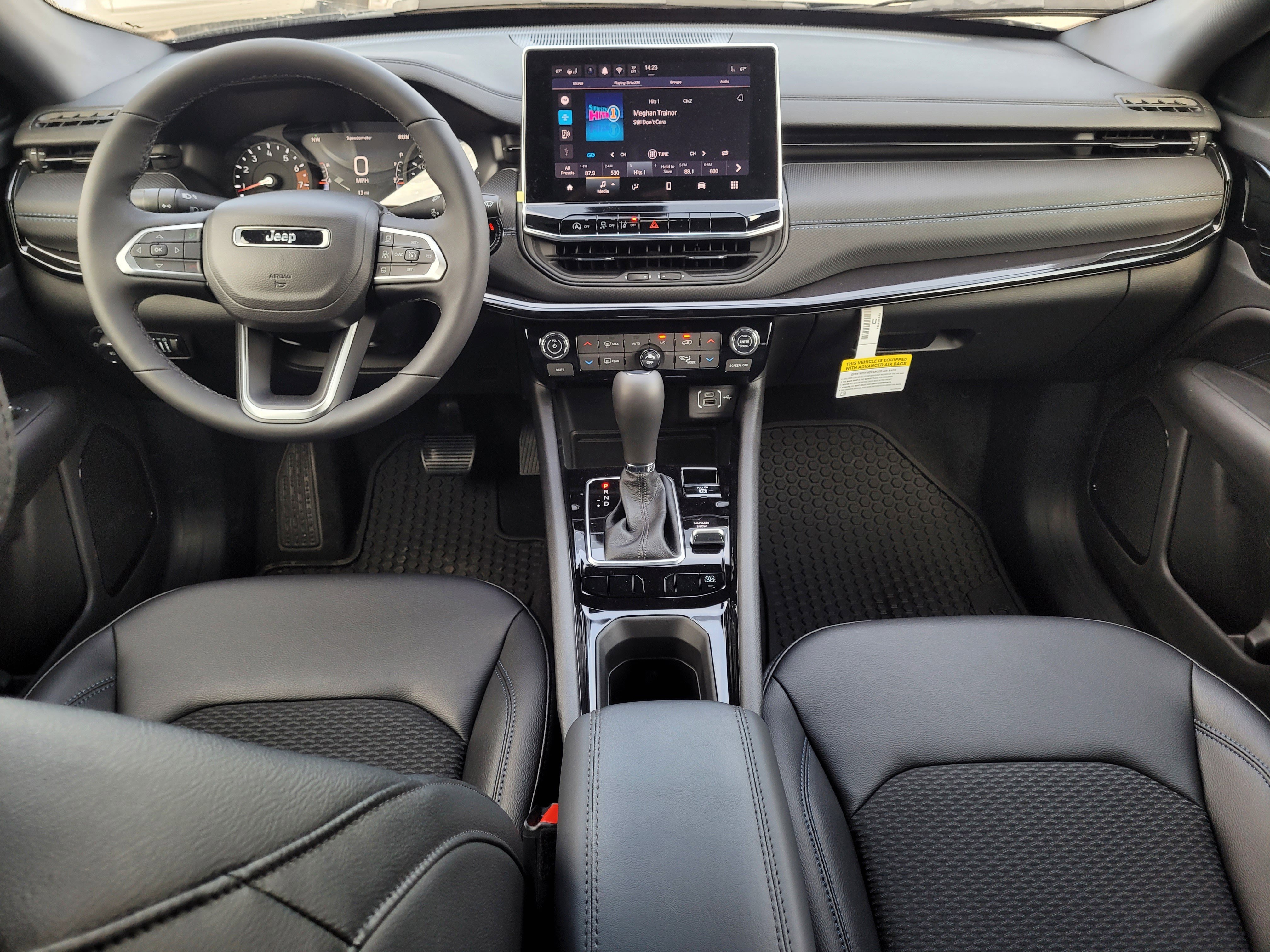 New 2026 Diamond Black Crystal Pearlcoat Jeep Latitude image 13