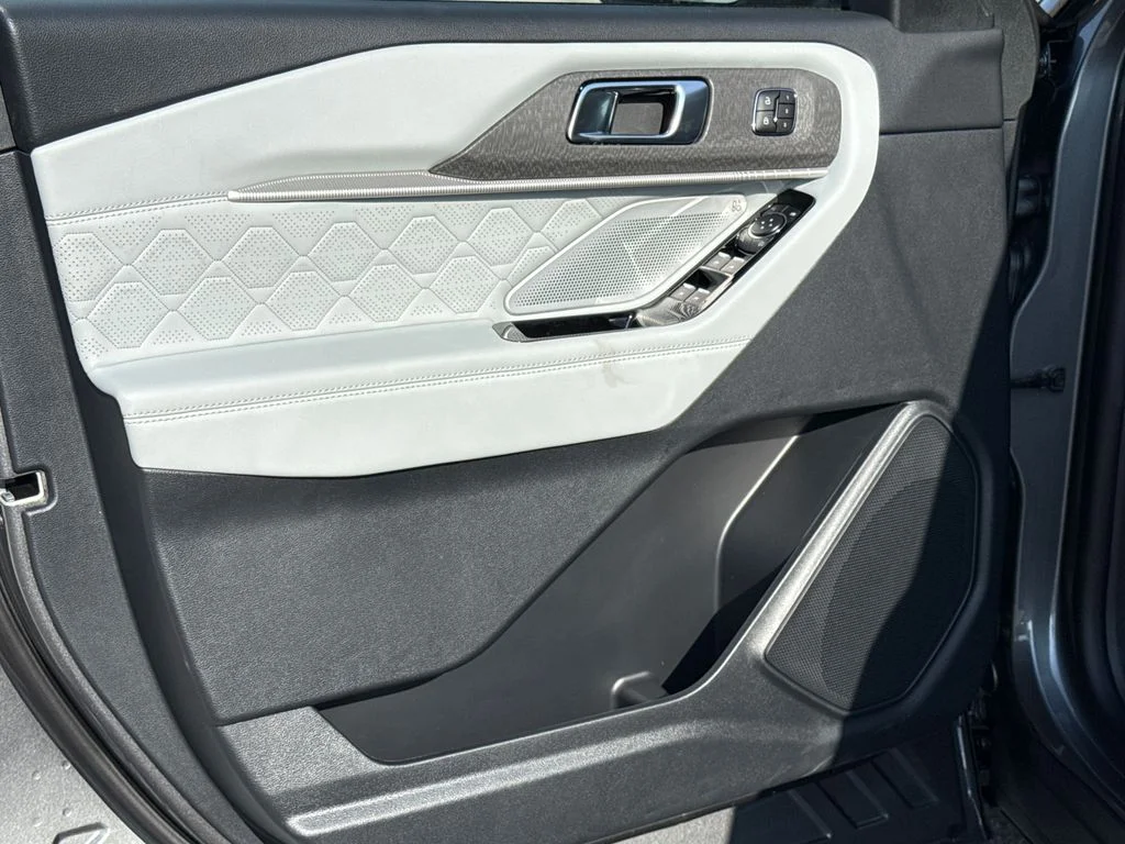 New 2026 Gray Ford Platinum image 18