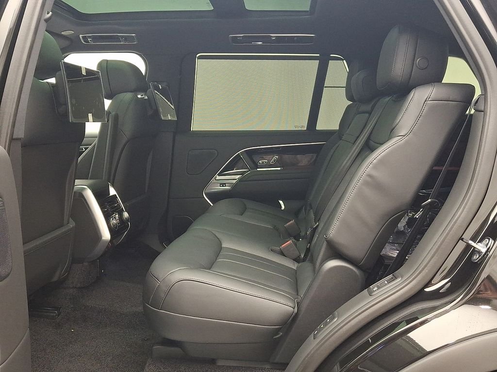 New 2026 Santorini Black Land Rover SE image 6