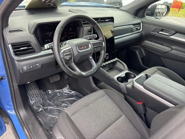 Used 2026  GMC Elevation image 2