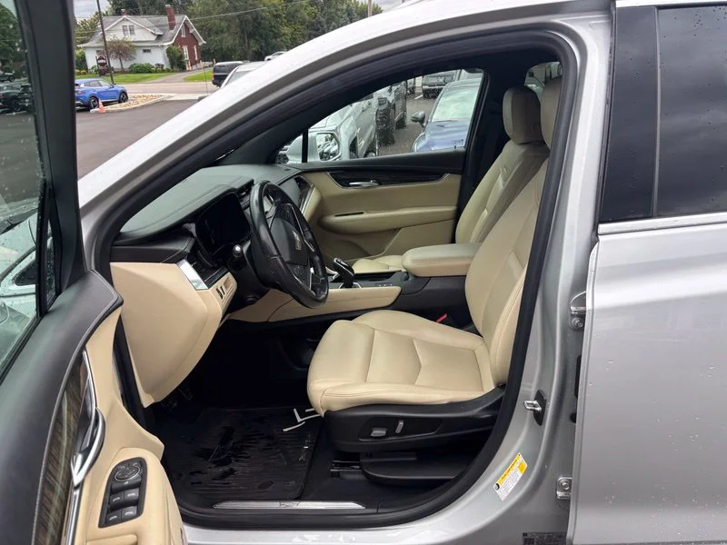 Used 2019 Silver Cadillac Base image 9
