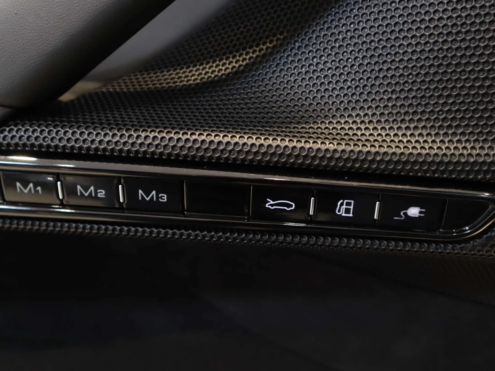 Used 2025 Grigio Silverstone Metallic Ferrari Convertible image 25