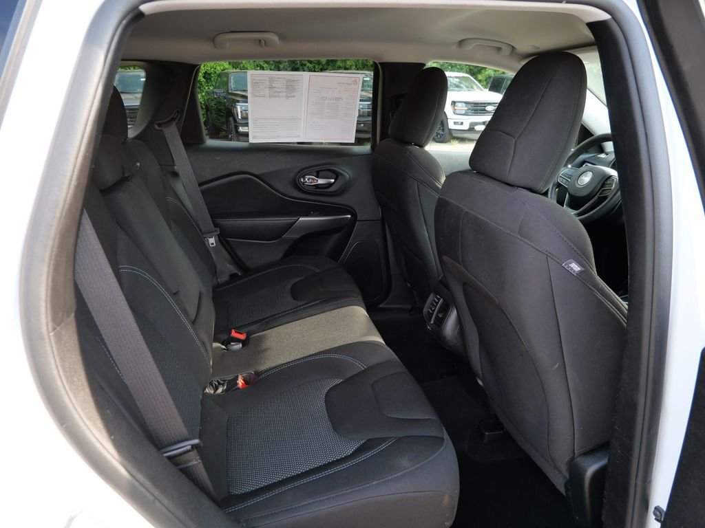 Certified Used 2020 White Jeep Latitude image 12