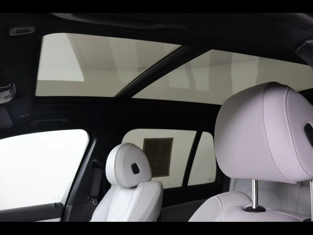 Used 2023 White BMW sDrive40i image 14