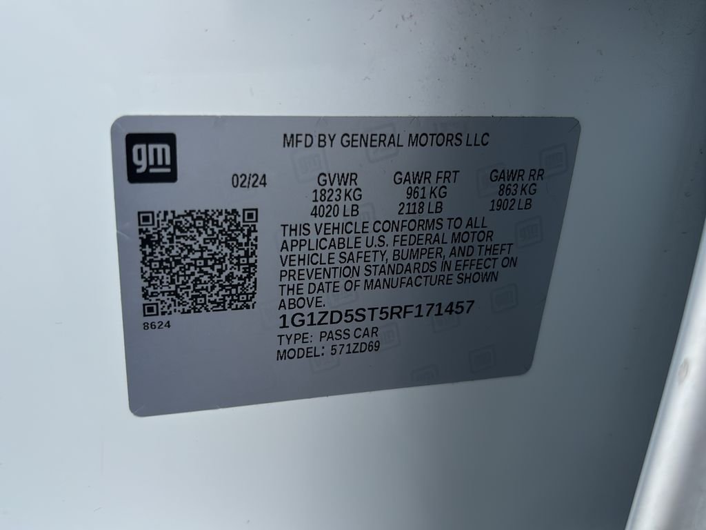 Used 2024 Summit White Chevrolet LT image 40