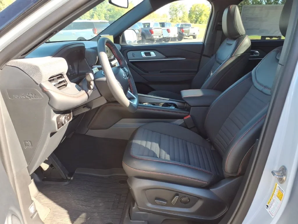 2026 Ford Explorer ST-Line - Photo 10