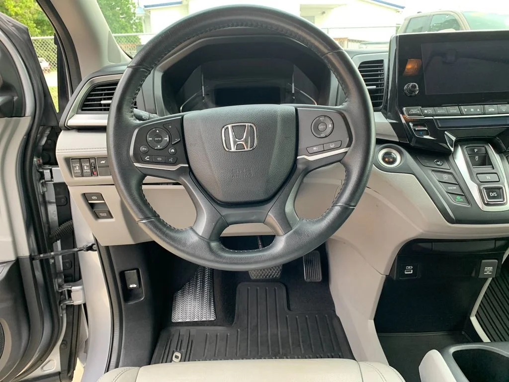 Used 2022 Silver Honda EX-L image 17