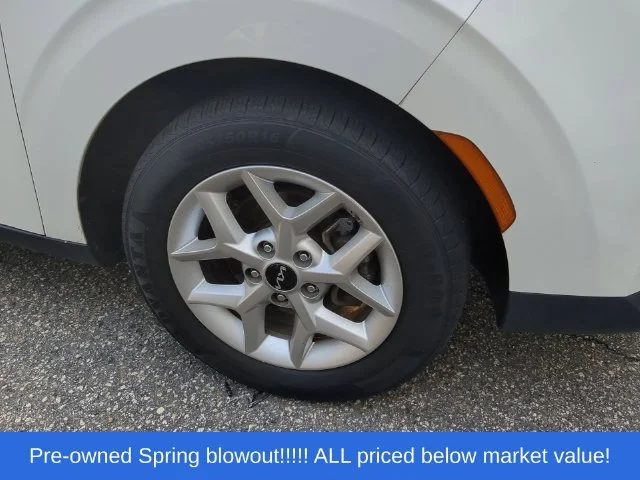 Used 2022 White Kia LX image 14