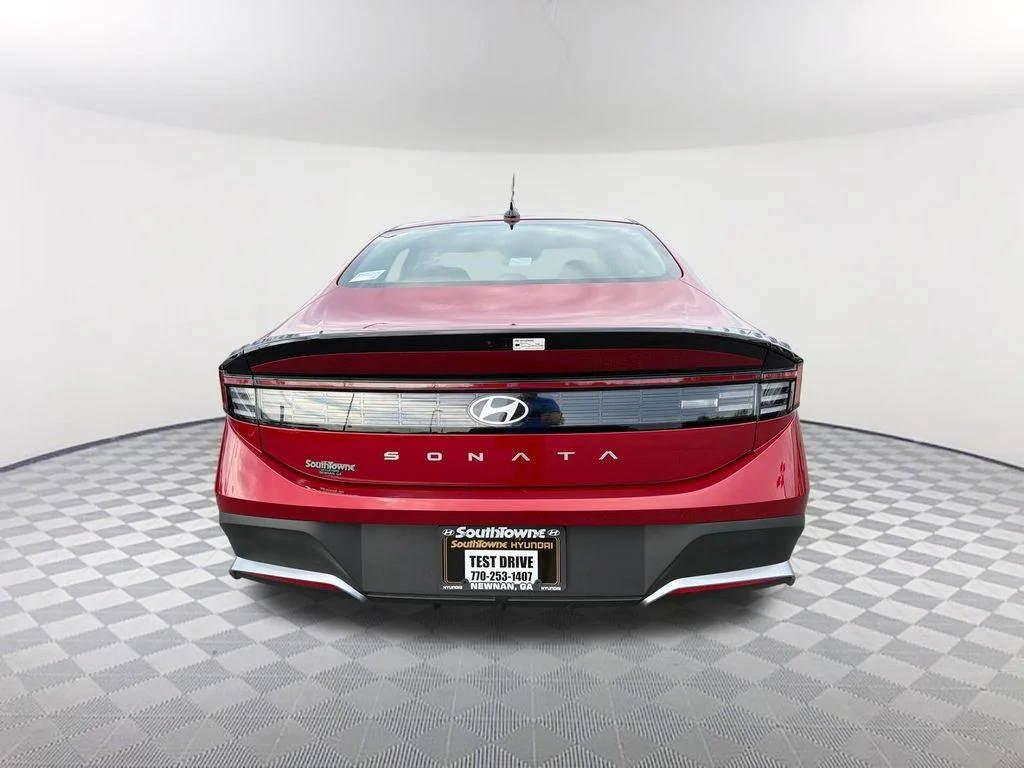 Used 2025 Red Hyundai SE image 6