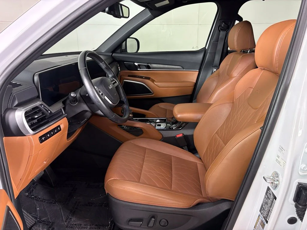 Used 2024 White Kia EX X-Line image 17