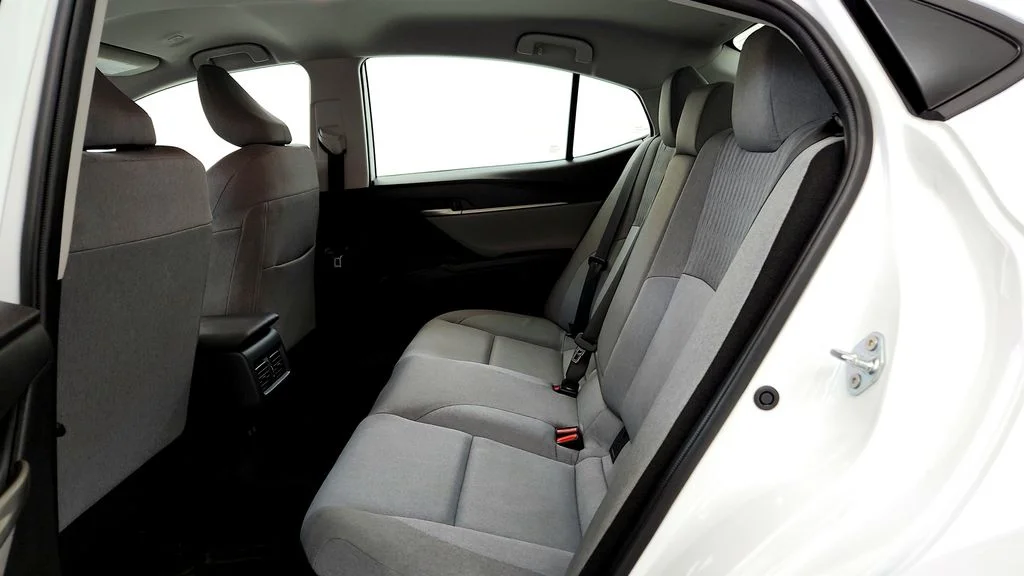 Used 2025 White Toyota LE image 29