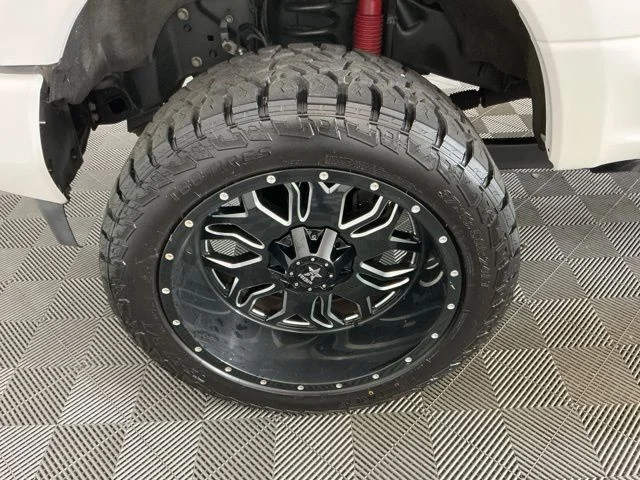 Used 2017 White Ford Platinum image 34