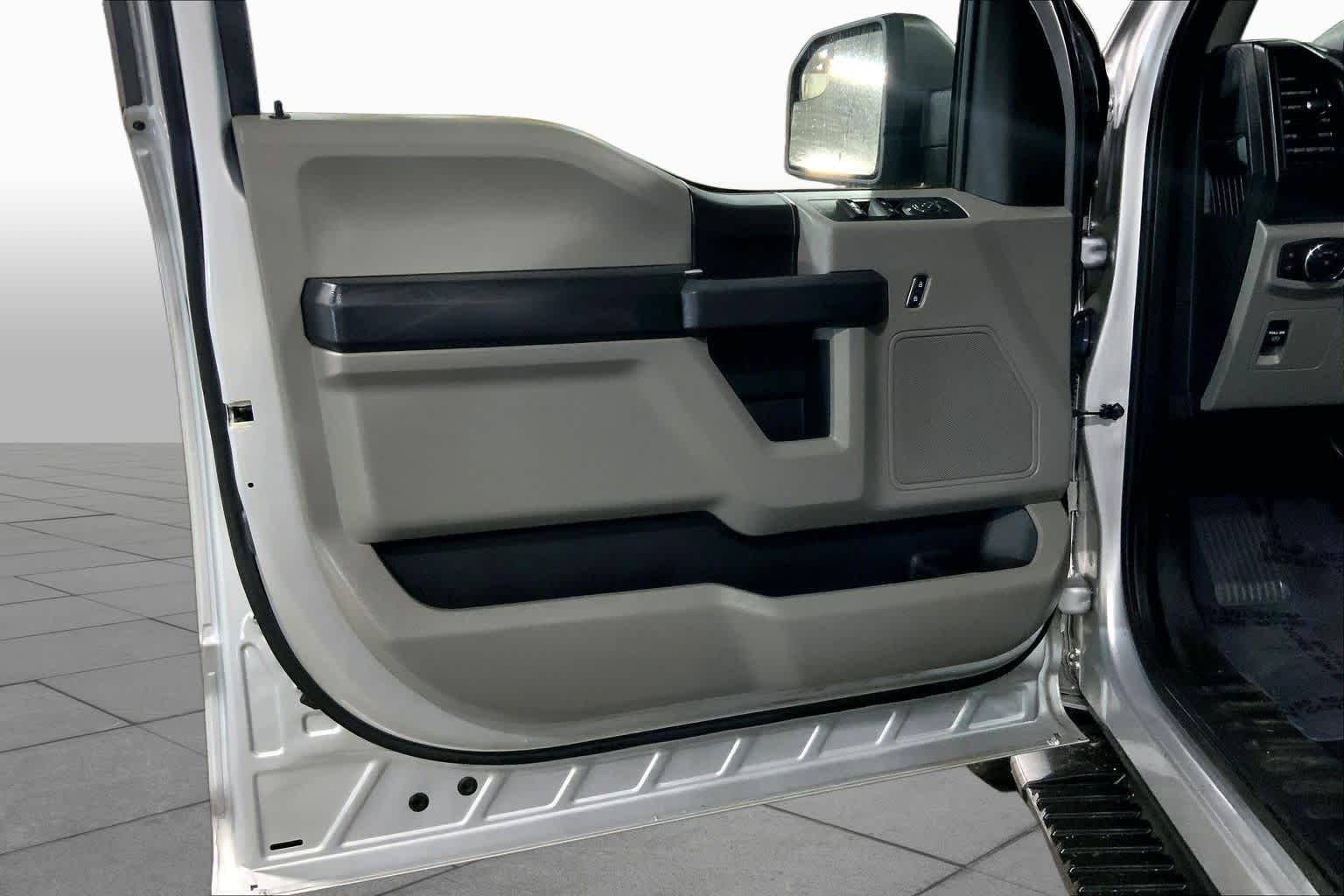 Used 2018 Ingot Silver Ford XL image 22