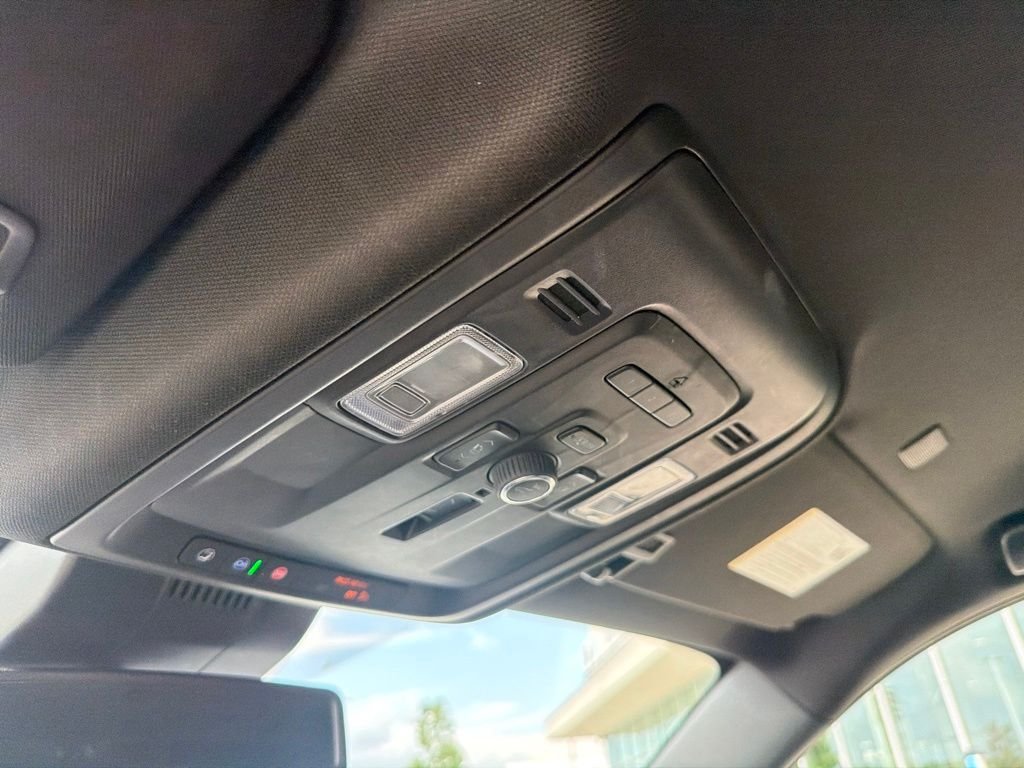 Used 2023 White GMC Denali image 25