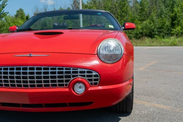 Used 2004 Red Ford Base image 12