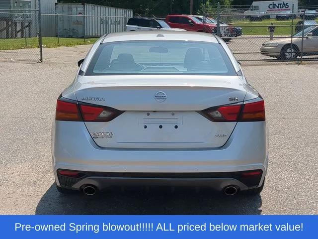 Used 2020 Silver Nissan 2.5 SR image 12
