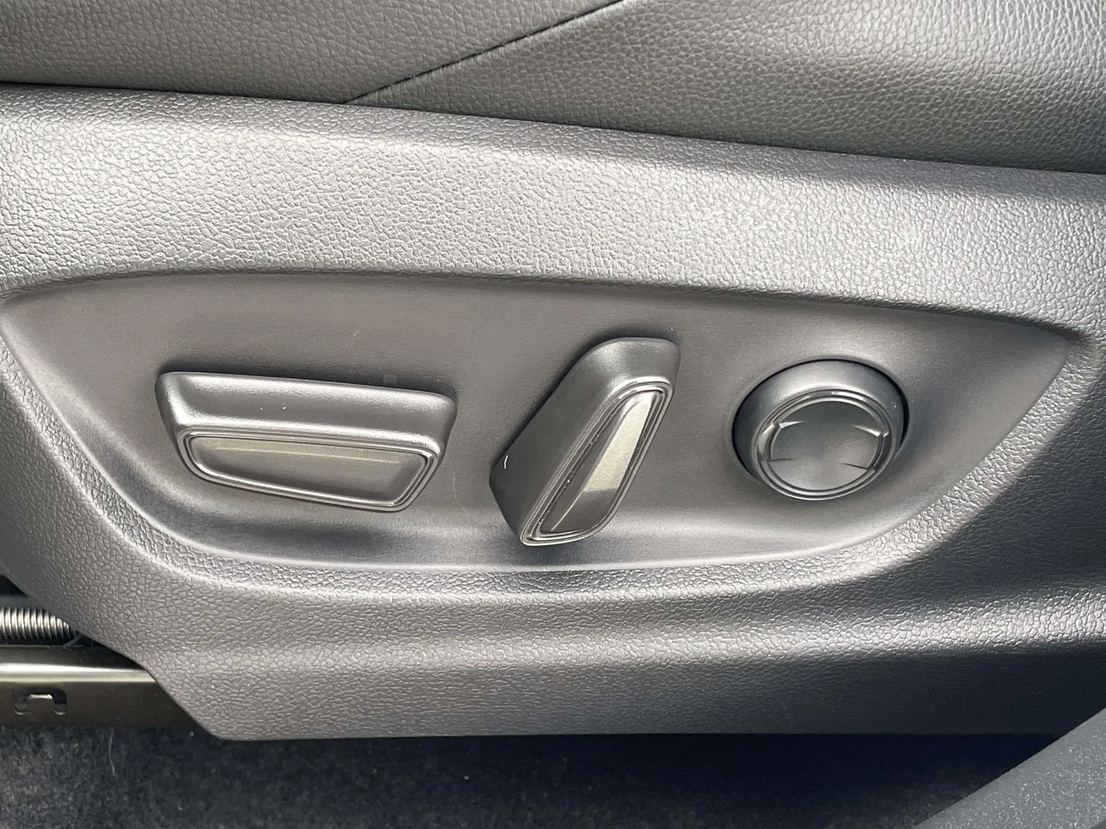 Used 2023 Wind Chill Pearl Toyota Limited image 7