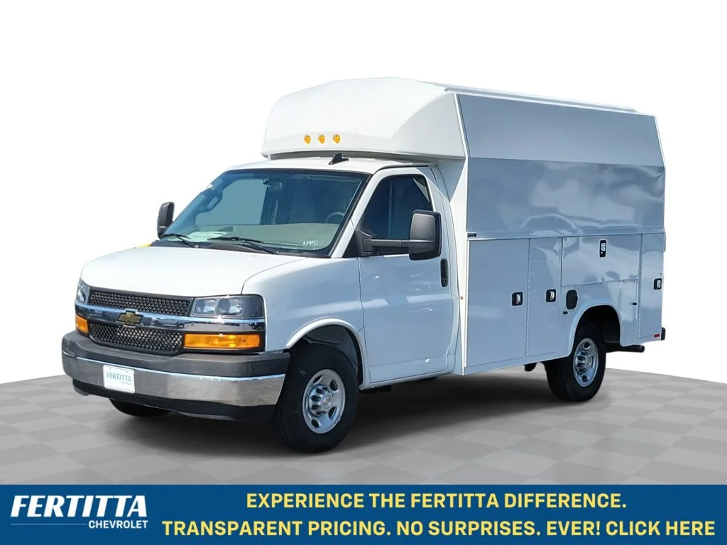 2025 Chevrolet Express Cutaway Base