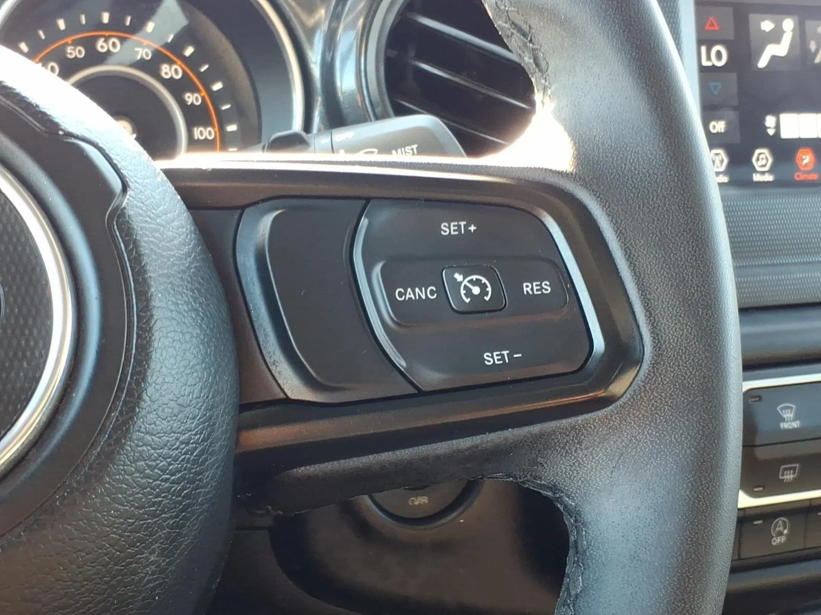 Used 2023 Silver Zynith Clearcoat Jeep Sport Altitude image 27