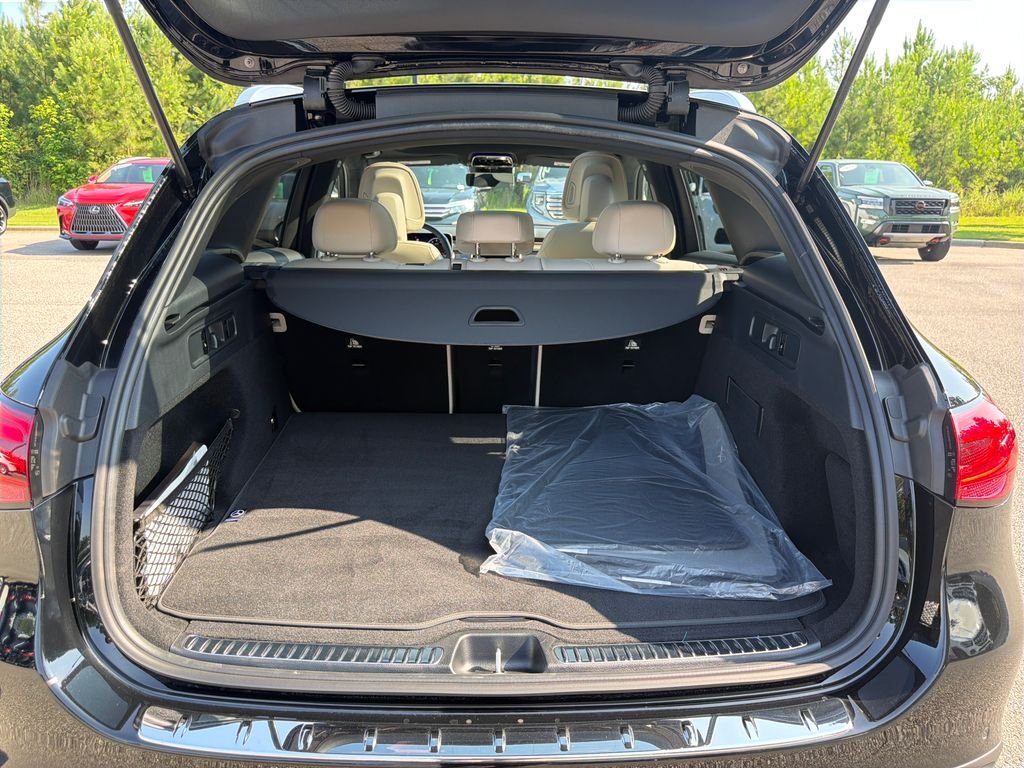 Used 2026 Black Mercedes-Benz GLC 300 image 29
