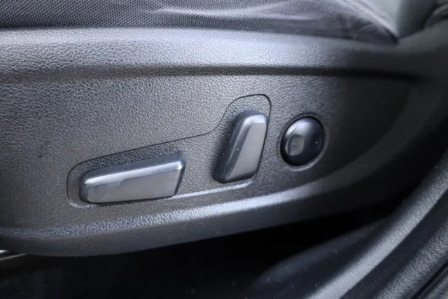 Used 2023 Black Hyundai SEL image 18
