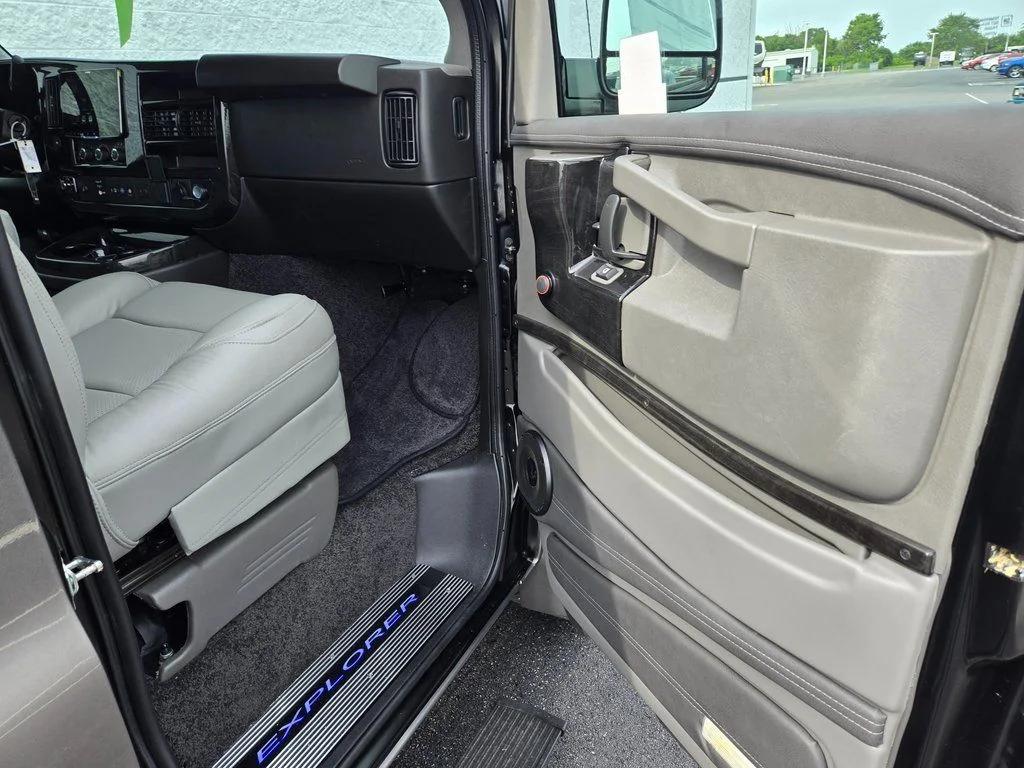 New 2025 Black Fade GMC Explorer Limited SE image 29