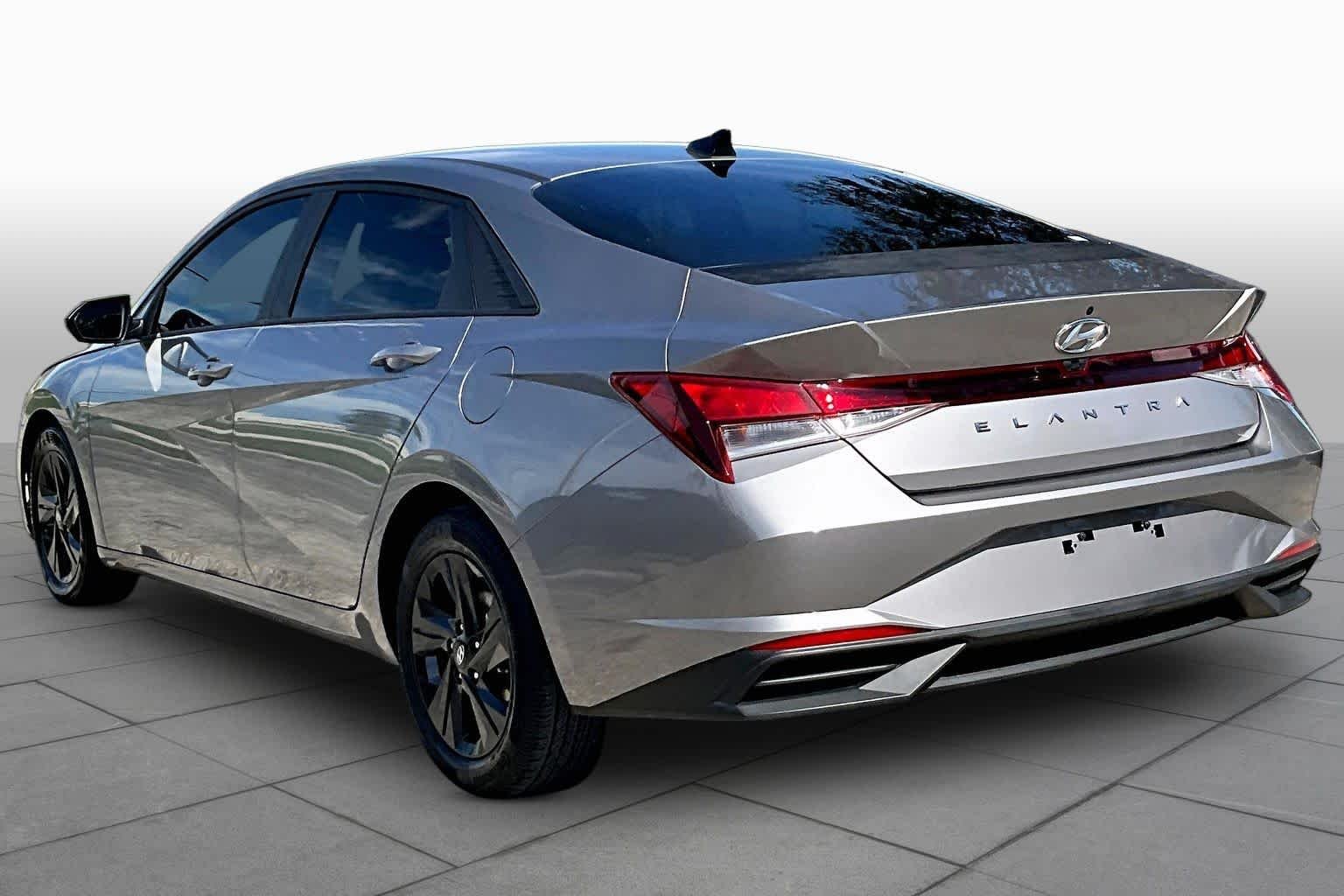 Used 2021 Fluid Metal Hyundai SEL image 12