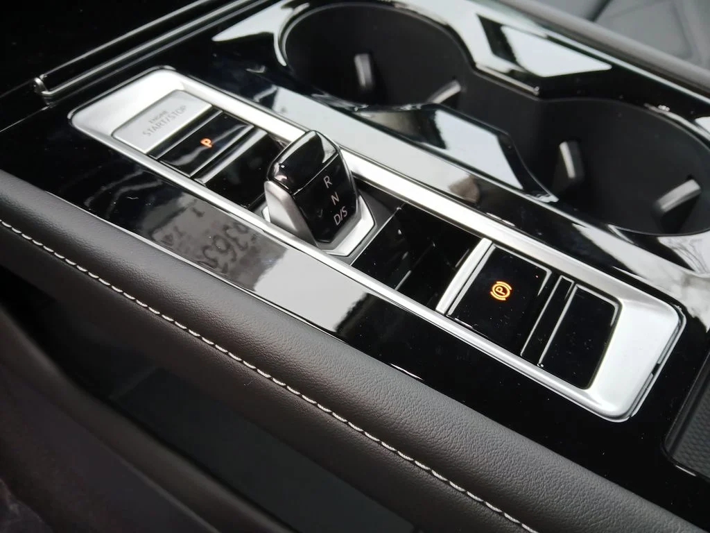 New 2026 Black Volkswagen 2.0T SE w/Technology image 22