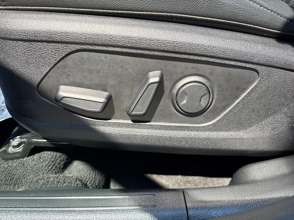 Used 2024 Blue Kia X-Line image 19