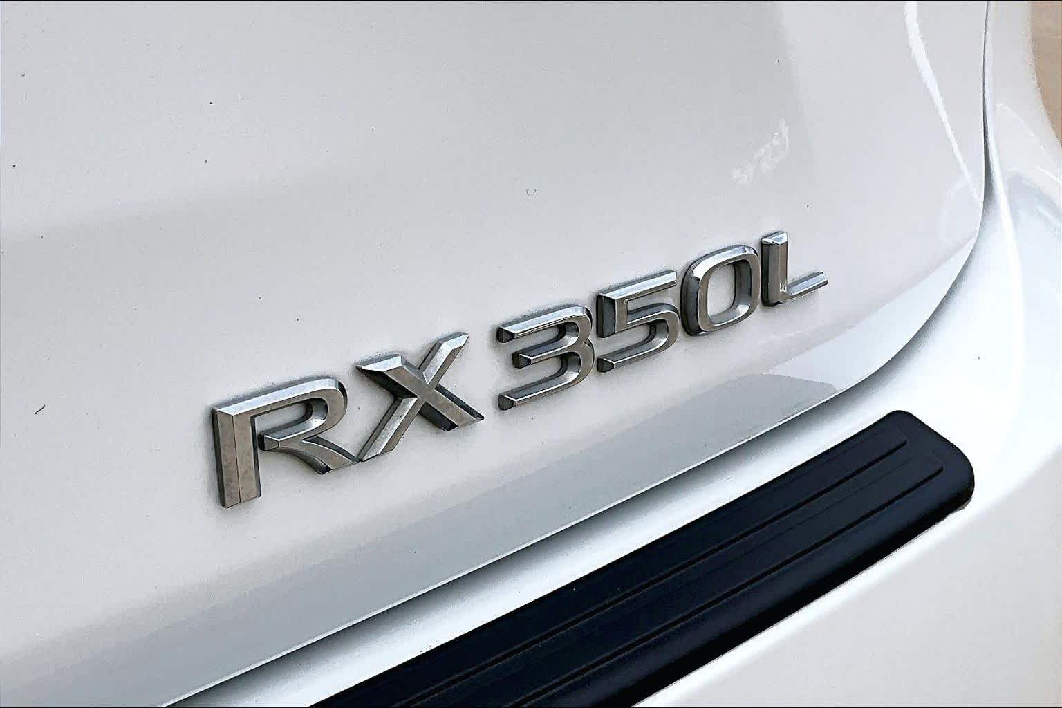 Used 2022 Eminent White Pearl Lexus  image 10