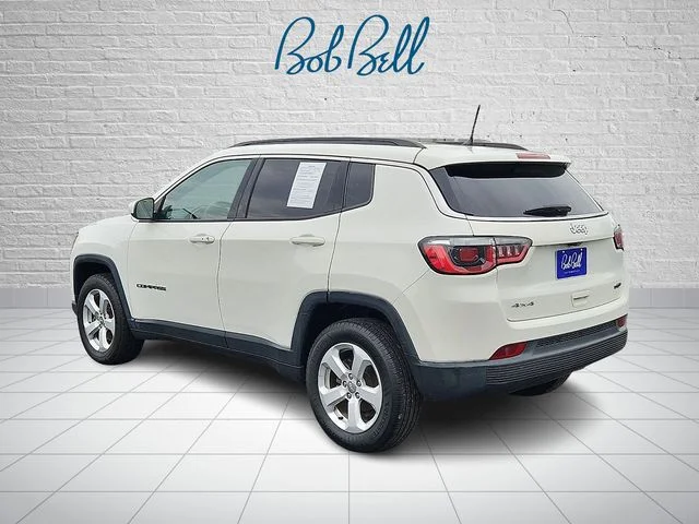Used 2018 White Jeep Latitude image 4