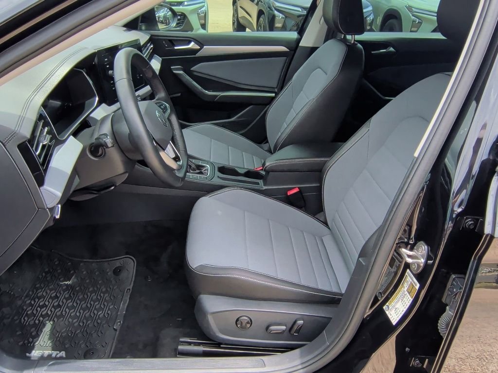 Used 2025  Volkswagen 1.5T SE image 12